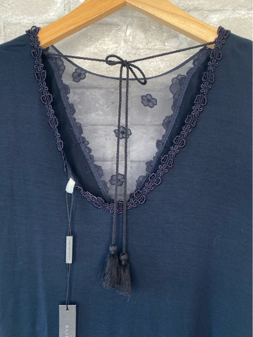 Elie Tahari Size XS navy/black Shirt