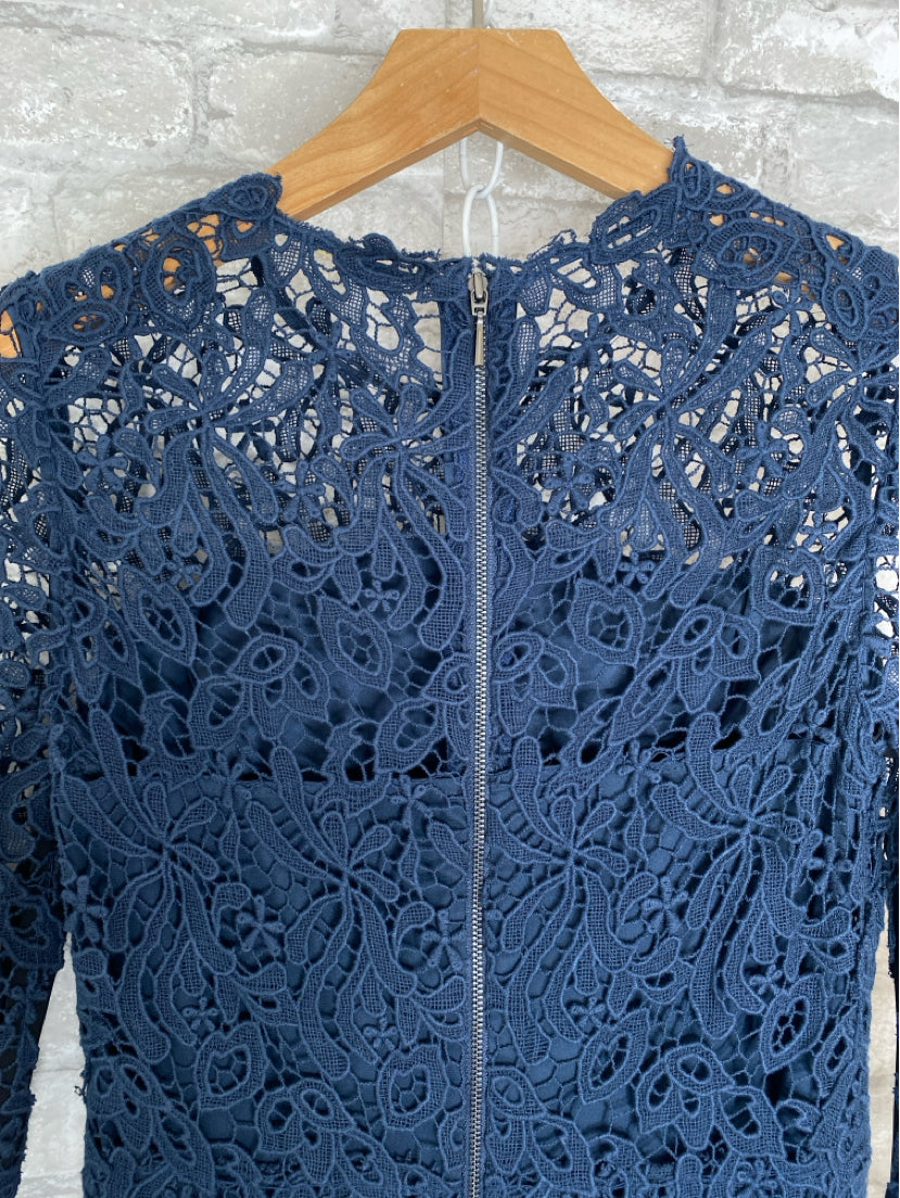 Elie Tahari Size 2 Navy, Black Dress