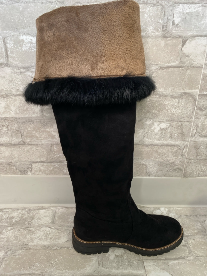 Cybling Size 6.5 Black Boots