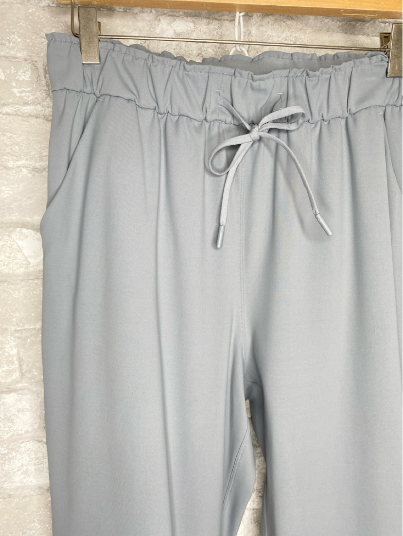 Lululemon Size M/8 grey Pants