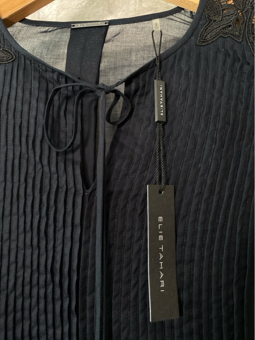 Elie Tahari Size XS navy/black Blouse
