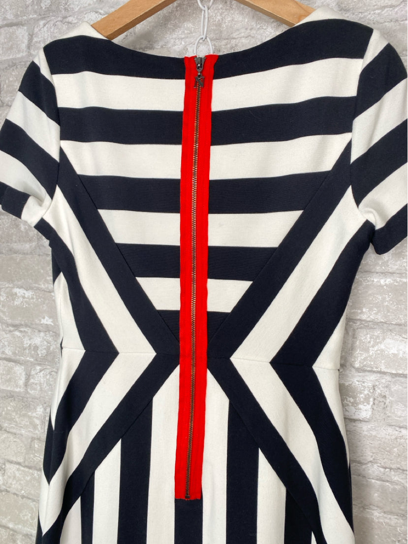 NUE by Shani Size M/10 Black/white Dress