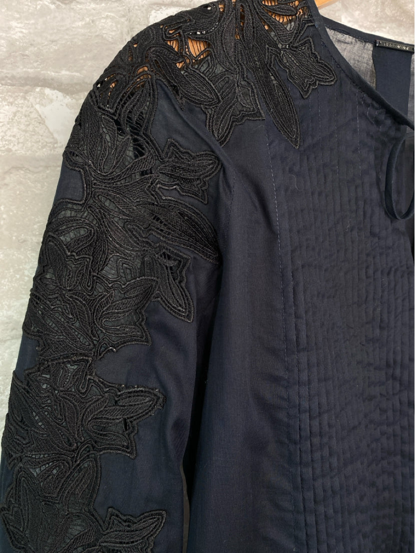 Elie Tahari Size XS navy/black Blouse