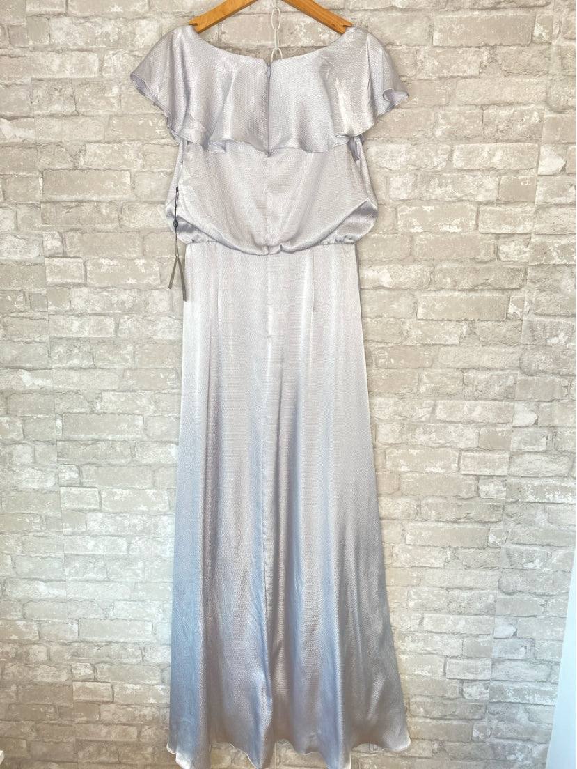Adriana Papell Size S/6 Silver Gown/Evening Wear