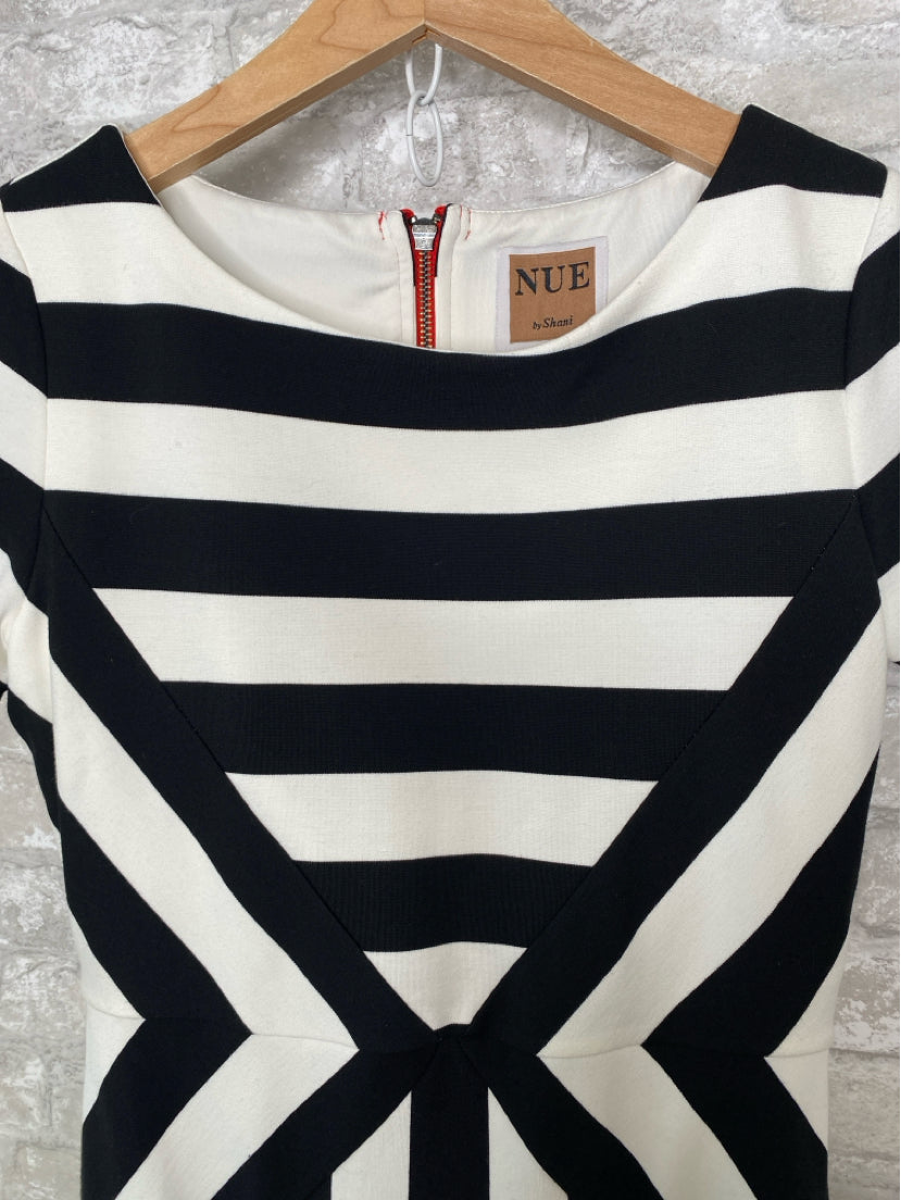NUE by Shani Size M/10 Black/white Dress