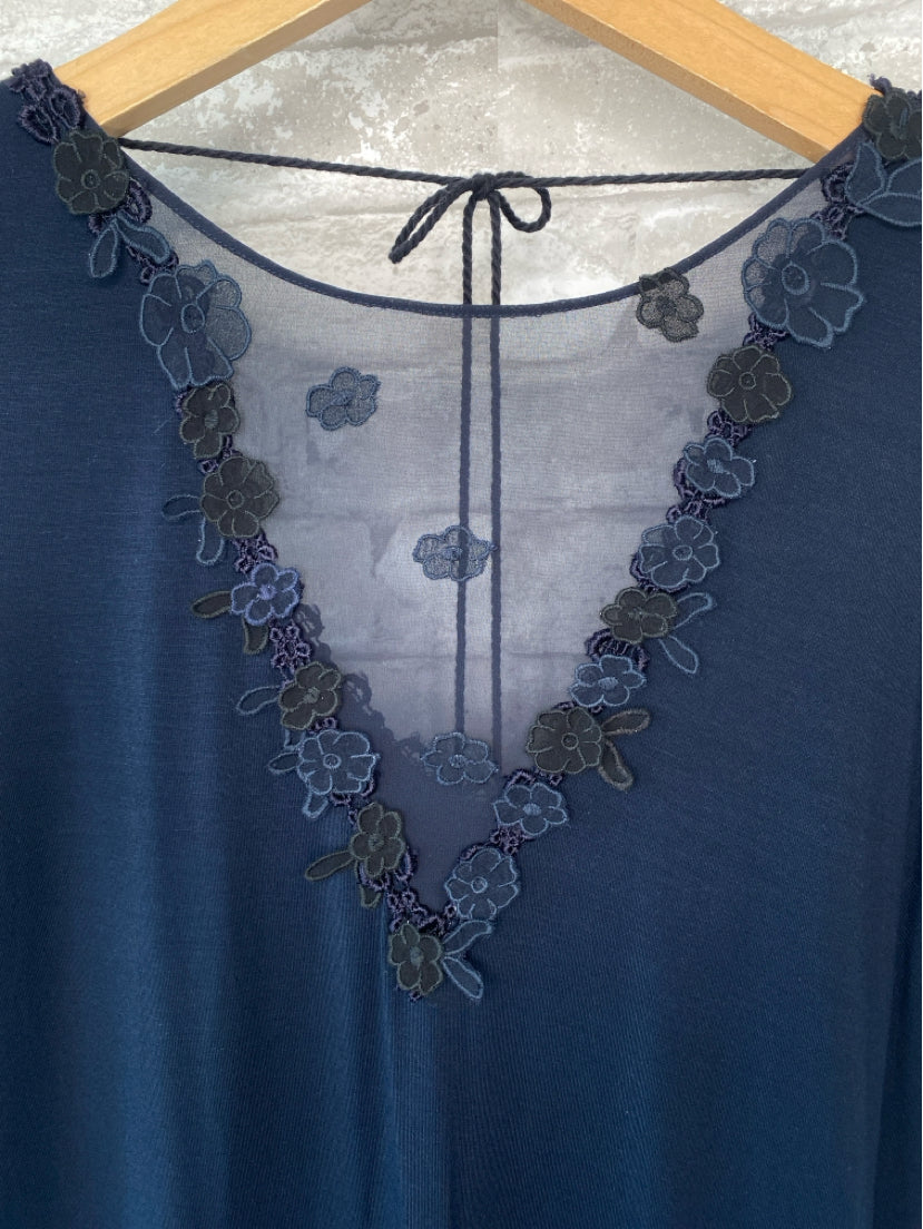 Elie Tahari Size XS navy/black Shirt