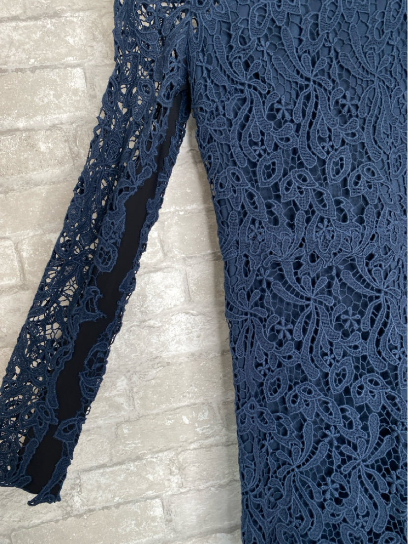 Elie Tahari Size 2 Navy, Black Dress