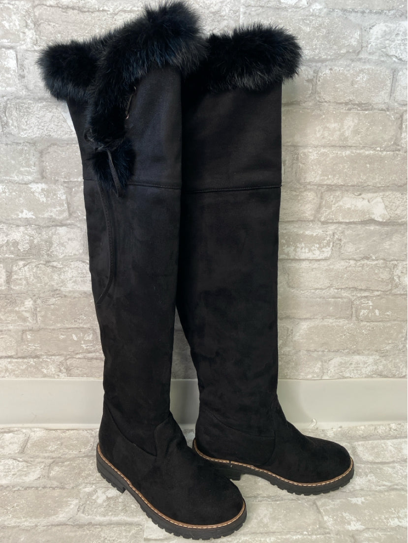 Cybling Size 6.5 Black Boots