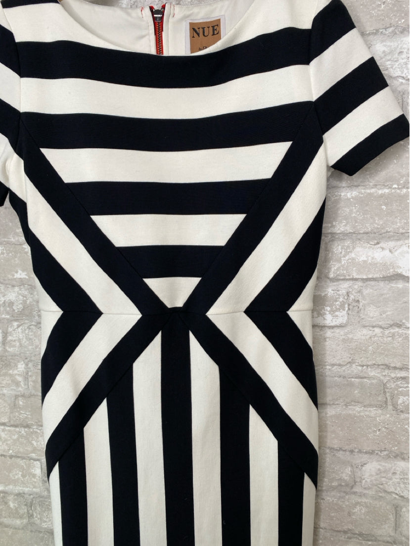 NUE by Shani Size M/10 Black/white Dress
