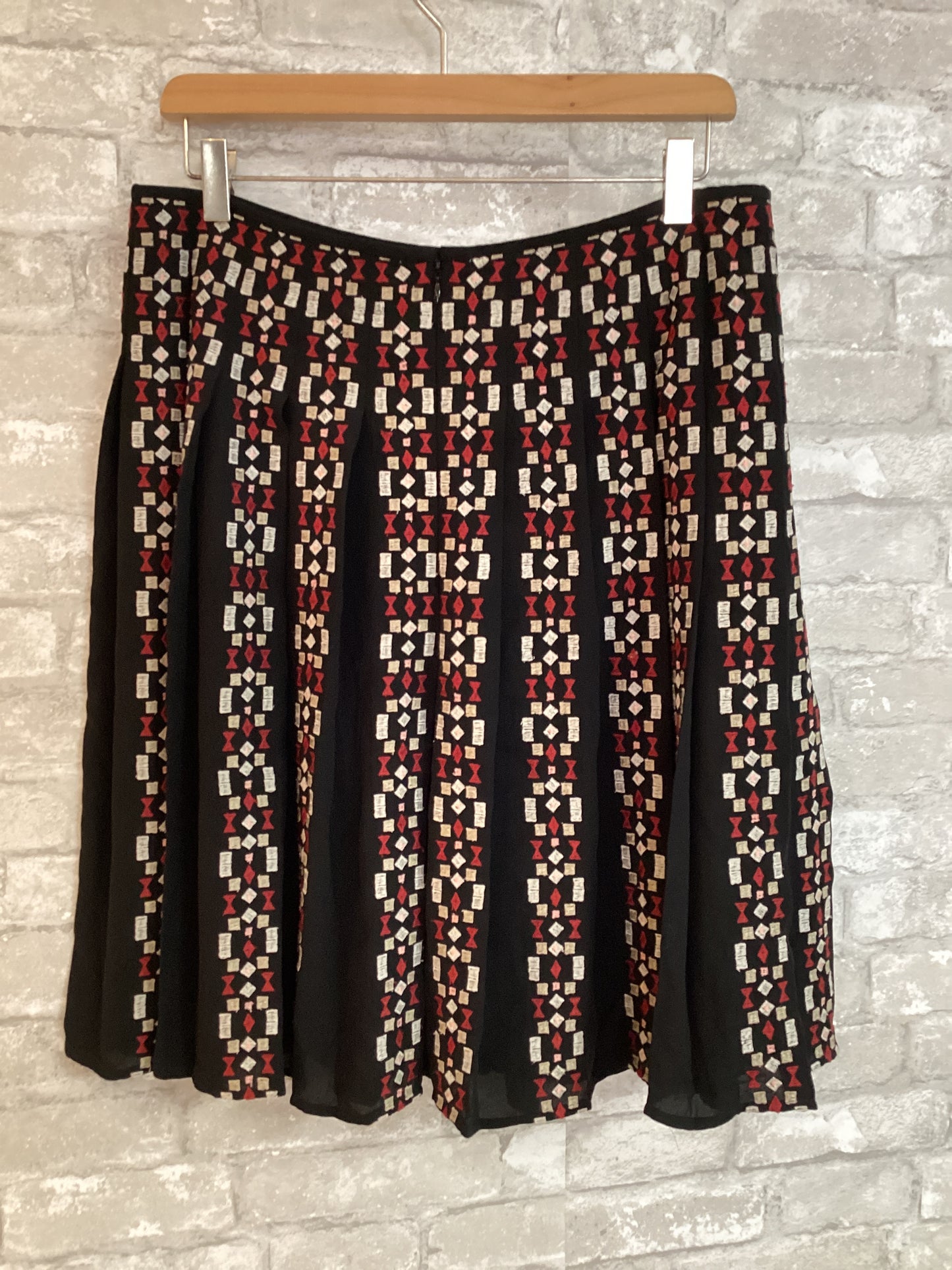 Ann Taylor Size M Black/Red/Multi Skirt