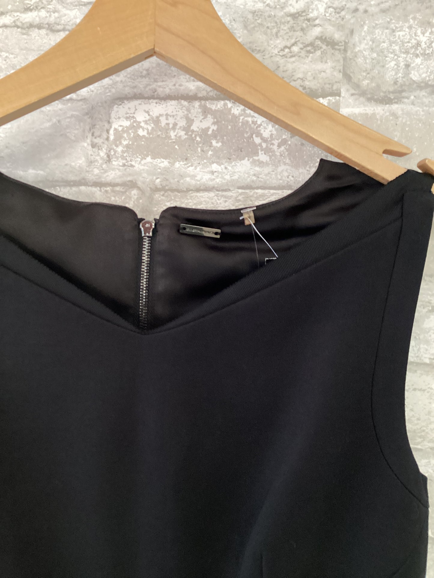 Elie Tahari Size M/8 Black Dress