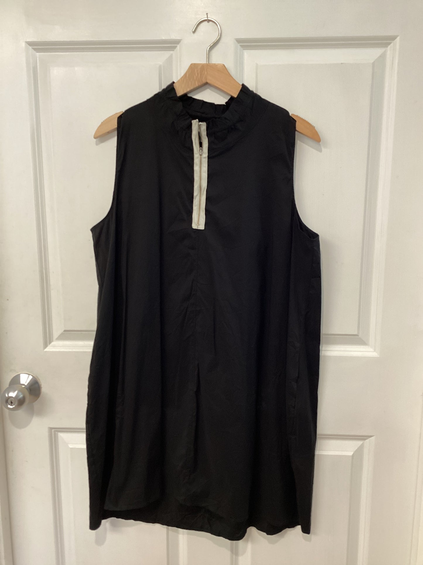 Chalet Size L Black Dress