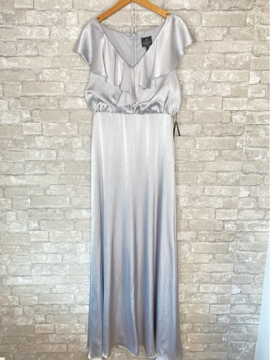 Adriana Papell Size S/6 Silver Gown/Evening Wear