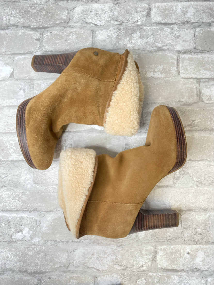 UGG Size 9.5 Camel Boots