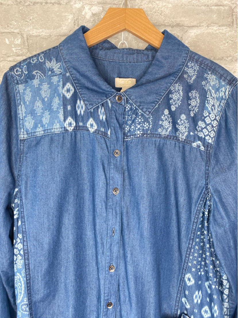 Logo Size L Chambray Button Down