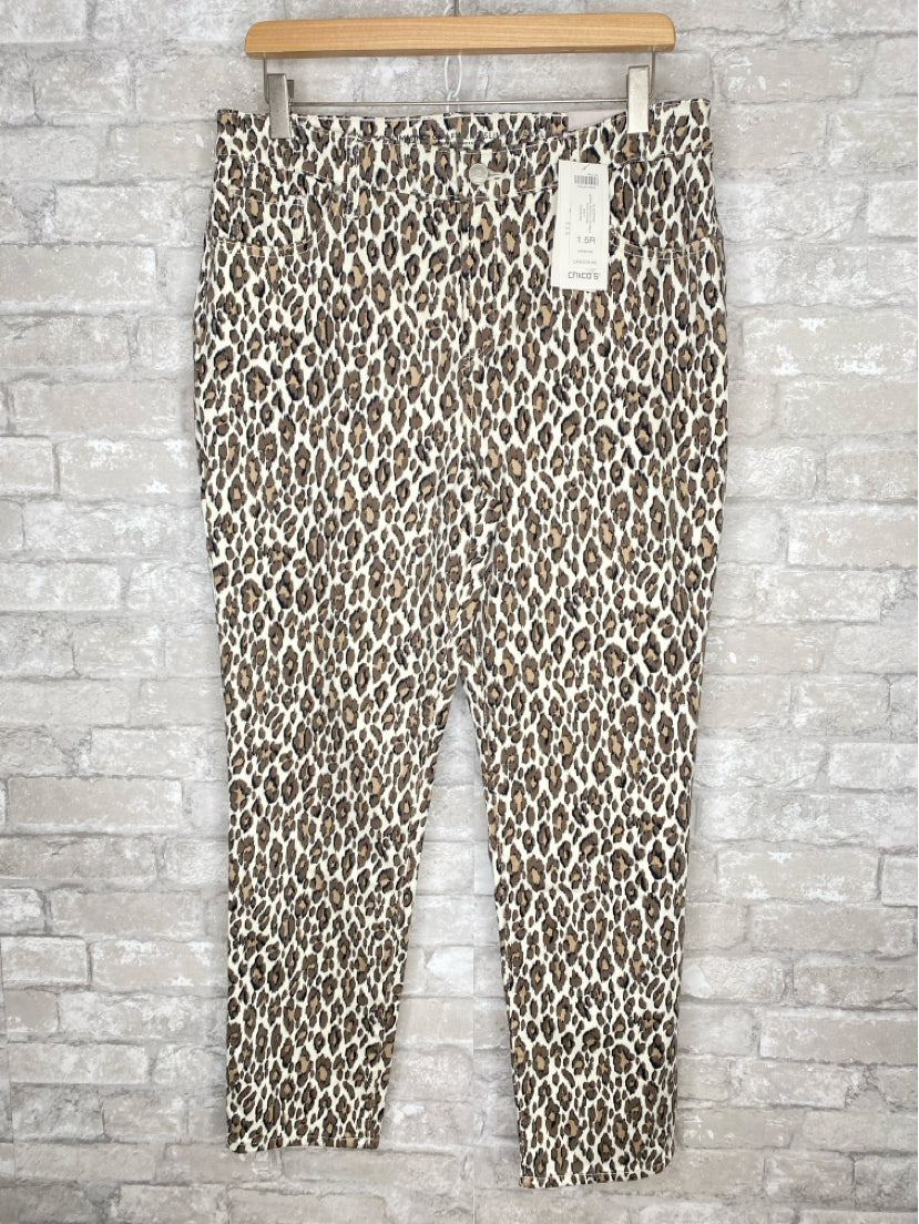 Chicos Size M/10 Animal print Pants