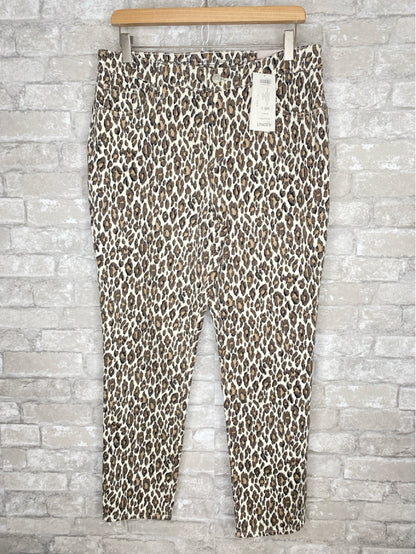 Chicos Size M/10 Animal print Pants