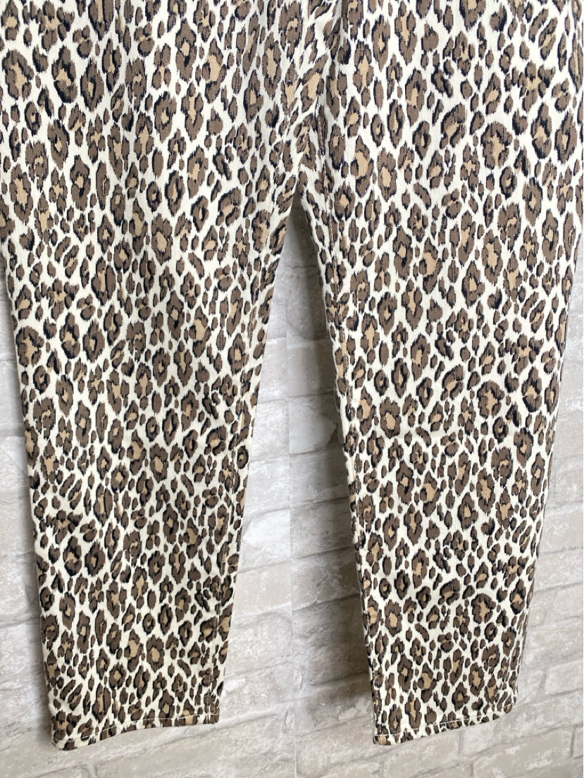 Chicos Size M/10 Animal print Pants