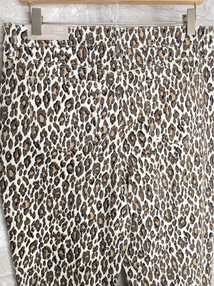 Chicos Size M/10 Animal print Pants