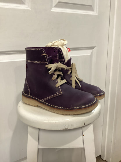 duckfeet Size 9.5/ 40 EU Purple Boots