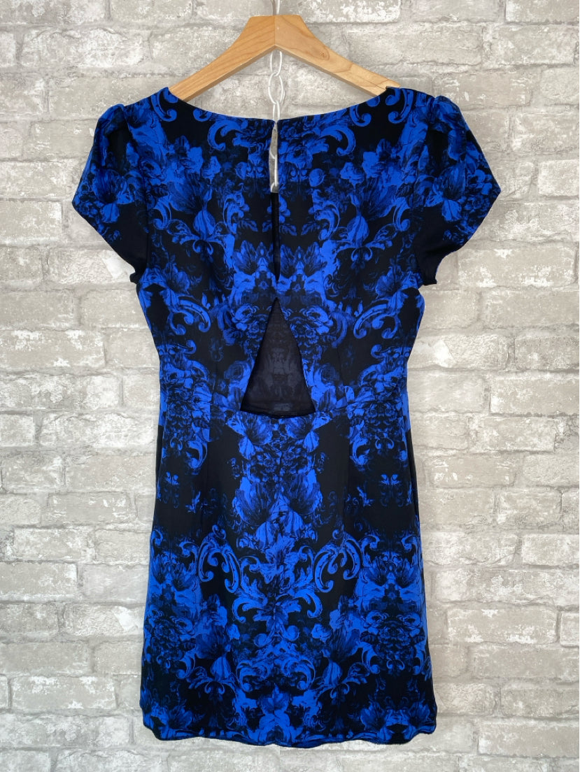 Silence + Noise Size S/6 Black/Blue Dress