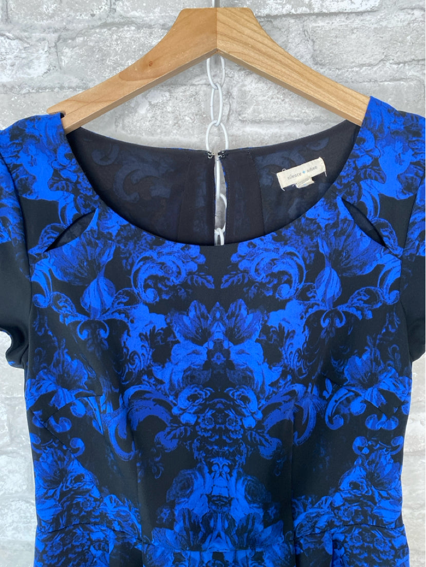 Silence + Noise Size S/6 Black/Blue Dress