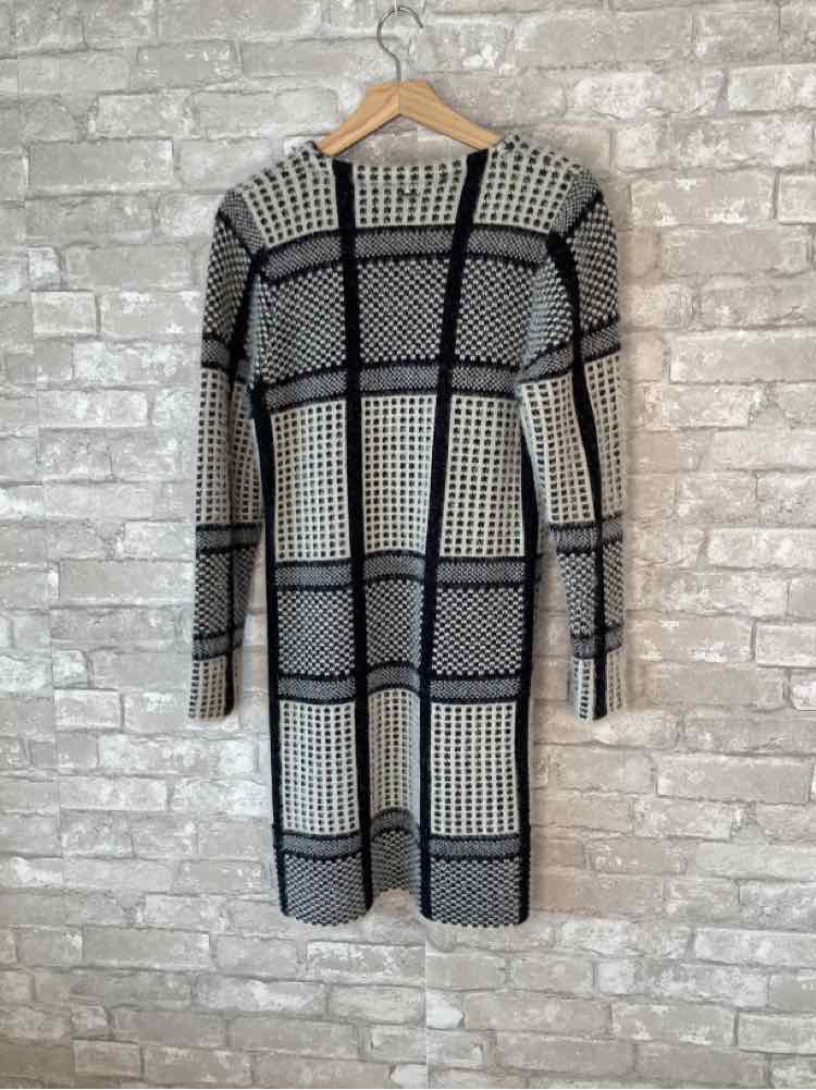 Sioni Size S Black/white Sweater