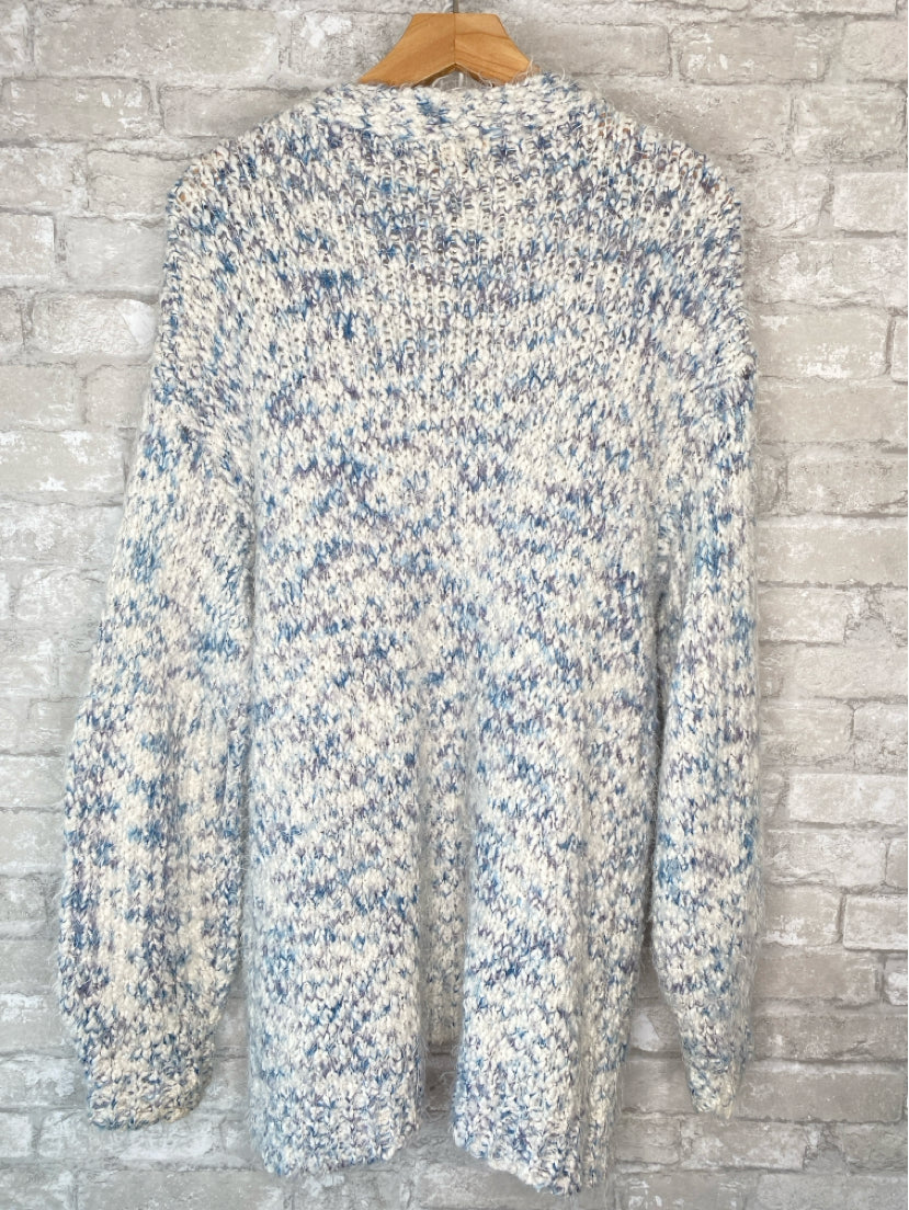 POL Size M White/Multi-toned Blues Sweater