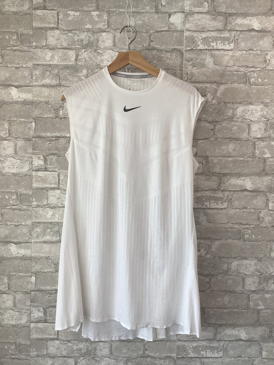 Nike Dri-Fit Size XL White Dress