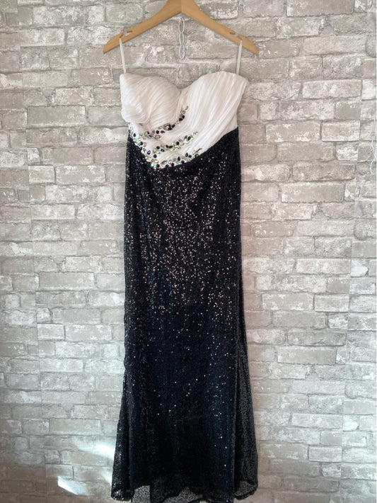 Ever pretty Size 8 Black/white Dress