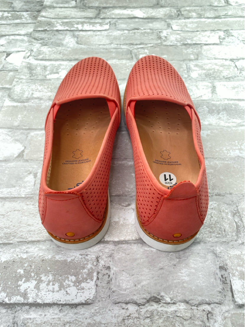 Samuel Hubbard Size 11 Coral Loafers