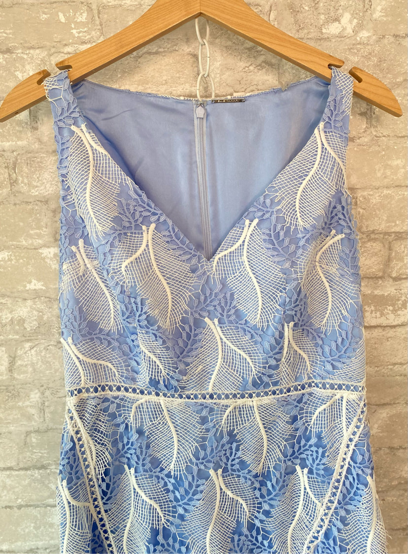 Elie Tahari Size XS/2 light blue/white Dress
