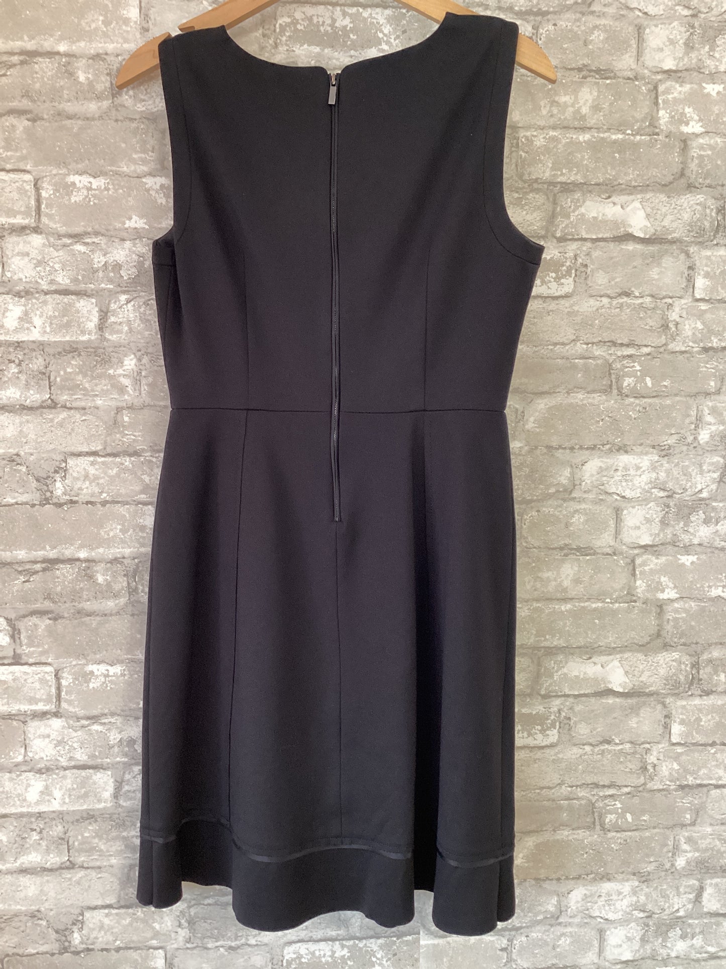 Elie Tahari Size M/8 Black Dress