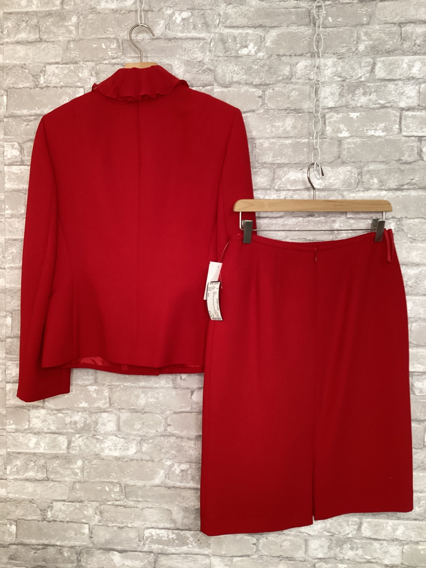 Tahari Size M/8 Red Suit