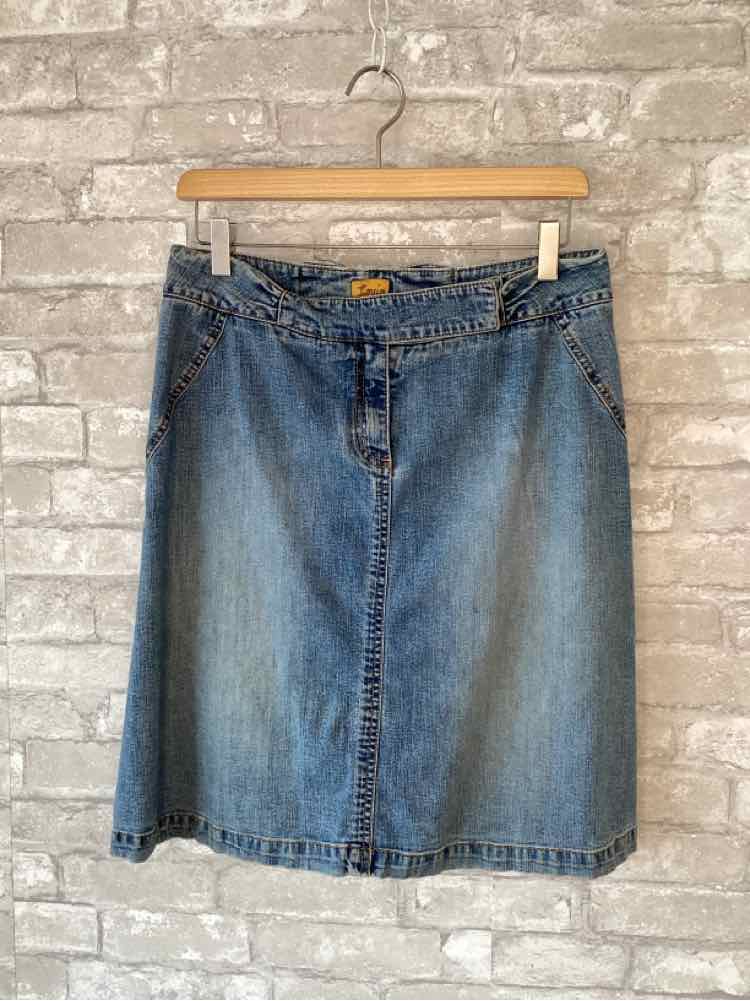 Louie Size 8 light wash Skirts