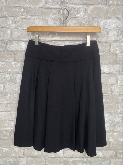 Elie Tahari Size 6 Black Skirts